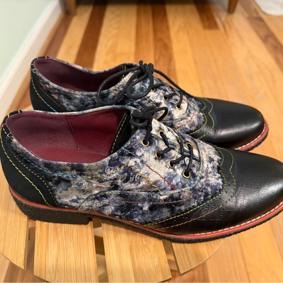 Stylish Black and Gray Women’s Oxford Shoes - Picture 2 of 4